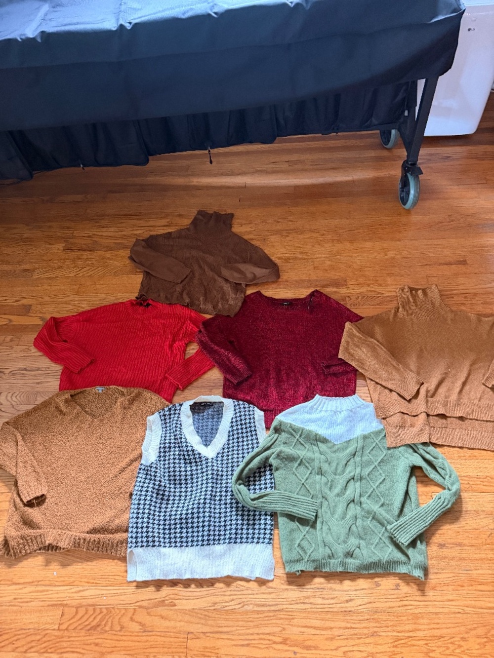 7pc Bundle of Size Small and Medium Sweaters Forever 21 Charlotte Russe Shein